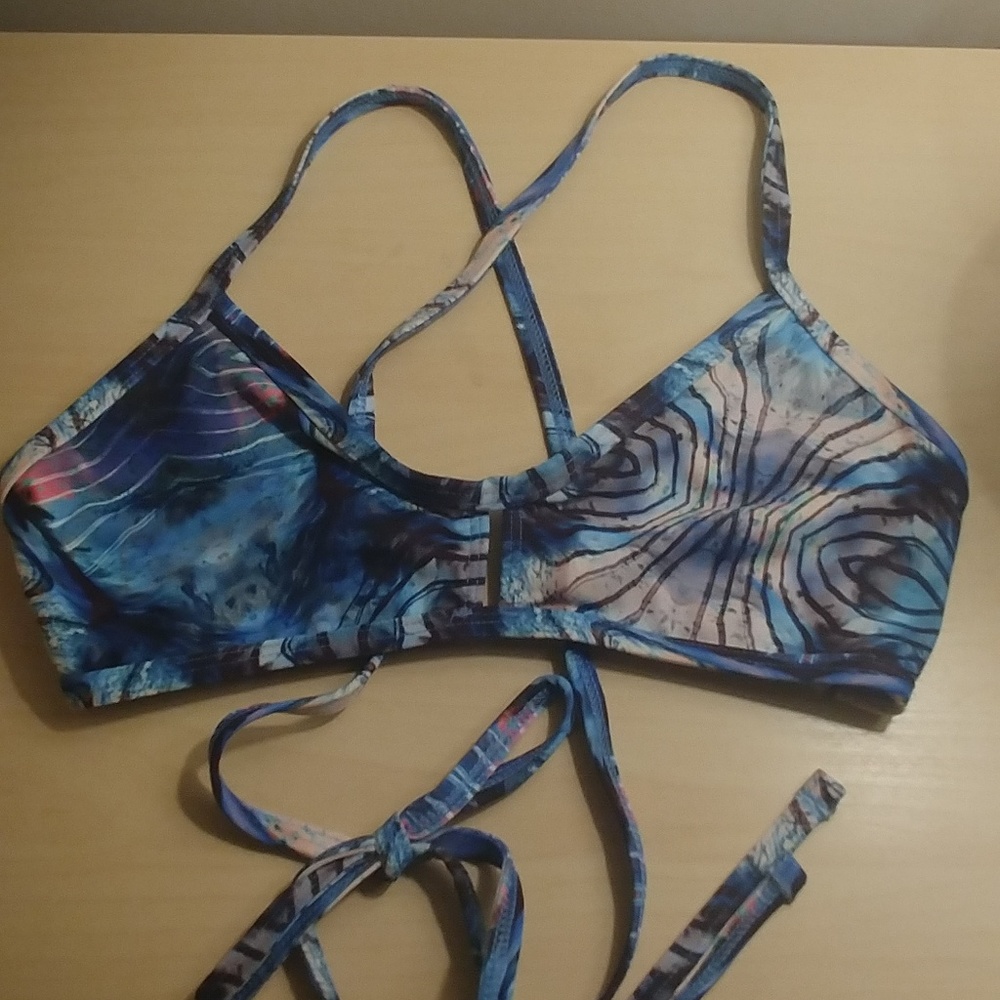Jolyn Printed Vent Top